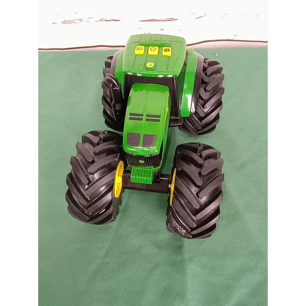 John‎ Deere Tractor Monster Treads With Lights and Sounds